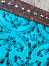 Load image into Gallery viewer, Leather Crossbody with a twist